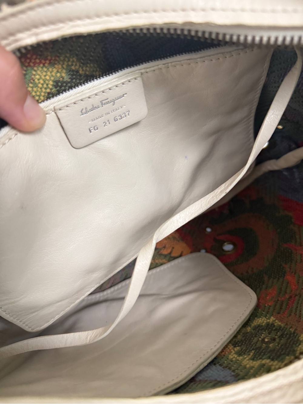 Salvatore Ferragamo Cream Floral Embroidered Shoulder Bag with Red Zip - Picture 5 of 10